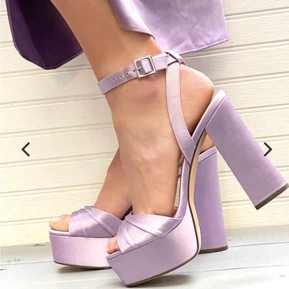 Nina Dorcas Gold Glitter Platform Sandal - Picture 12 of 13